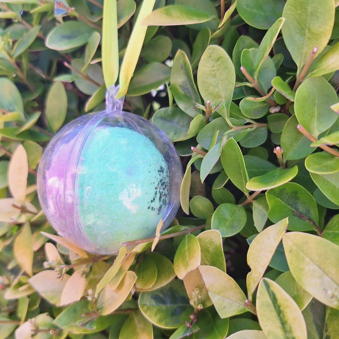 Handmade Bath Bombs – Hemp & Shea, Silky Skin & Eco - Friendly Care (Christmas Edition) JUSTBLiSS Naturals