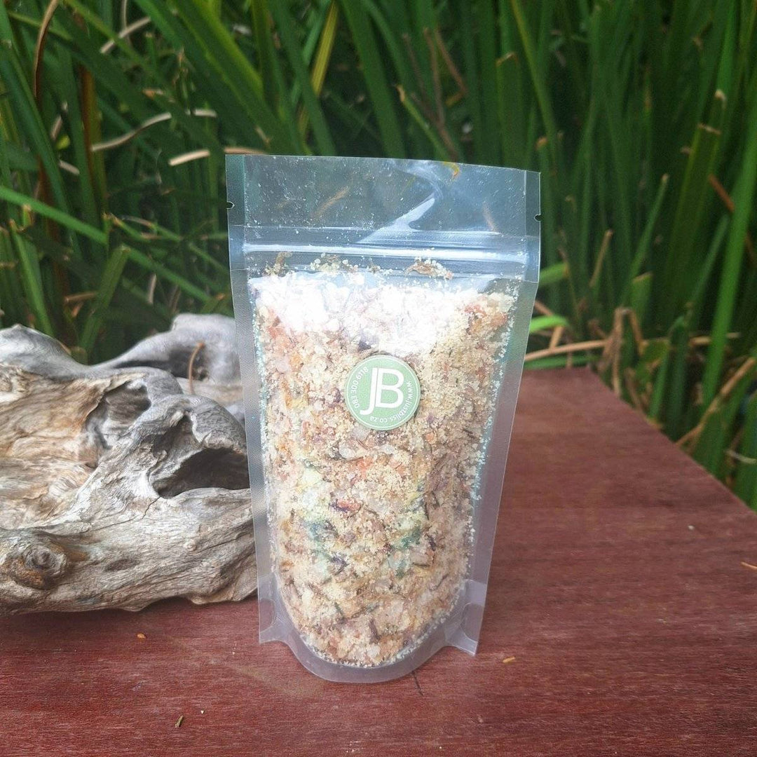 Bath Salt pouch with natural ingredients for relaxation and skin nourishment.