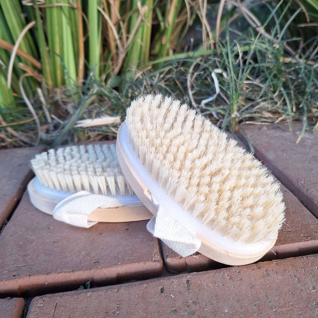 Wooden bristle body brush with natural bristles and ergonomic handle, eco-friendly design.