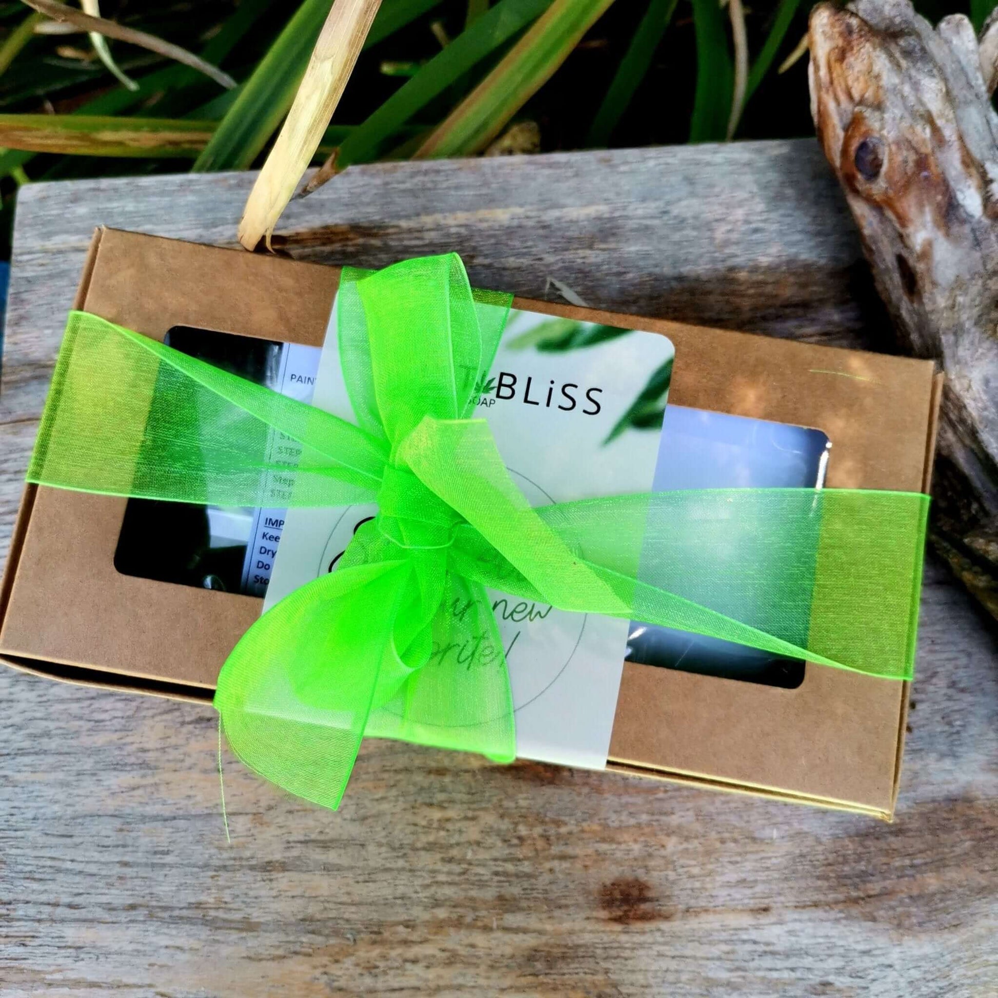 JUSTBLISS: GIFT BOX: Hiking Box For Her