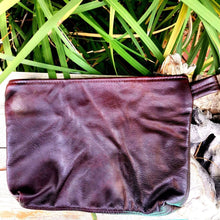 Load image into Gallery viewer, GIFT BOX: Sandalwood For Him (Box: 6) - JUSTBLiSS Soap
